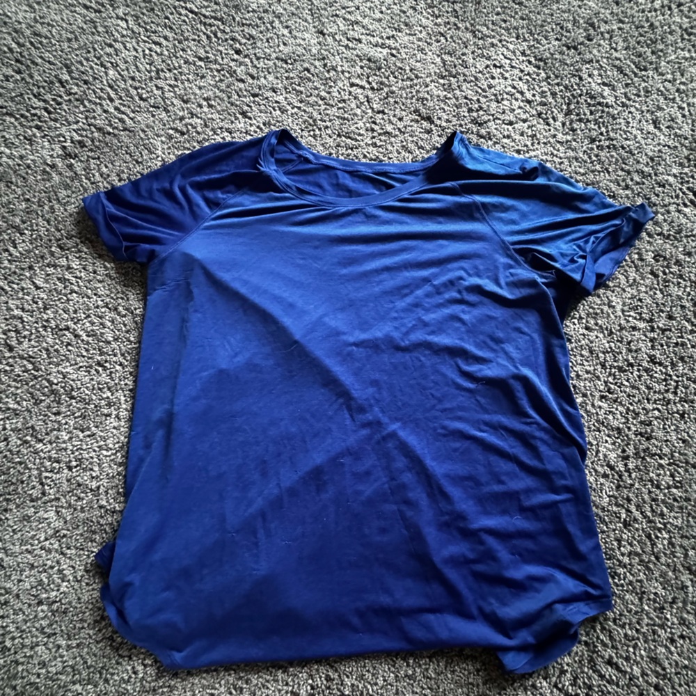 Lululemon tshirt